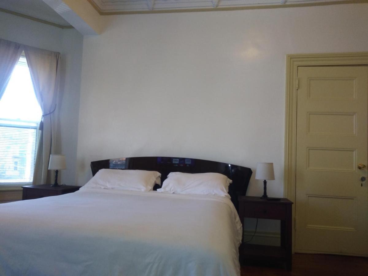 Mini Mansion Hotel Near Public Transportation Is The Yellow And Green House On The Corner Of 8Th St And Madison Avenue Plainfield Ngoại thất bức ảnh