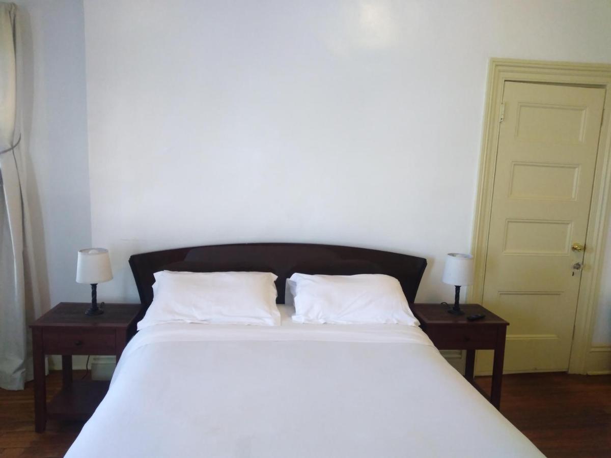 Mini Mansion Hotel Near Public Transportation Is The Yellow And Green House On The Corner Of 8Th St And Madison Avenue Plainfield Ngoại thất bức ảnh